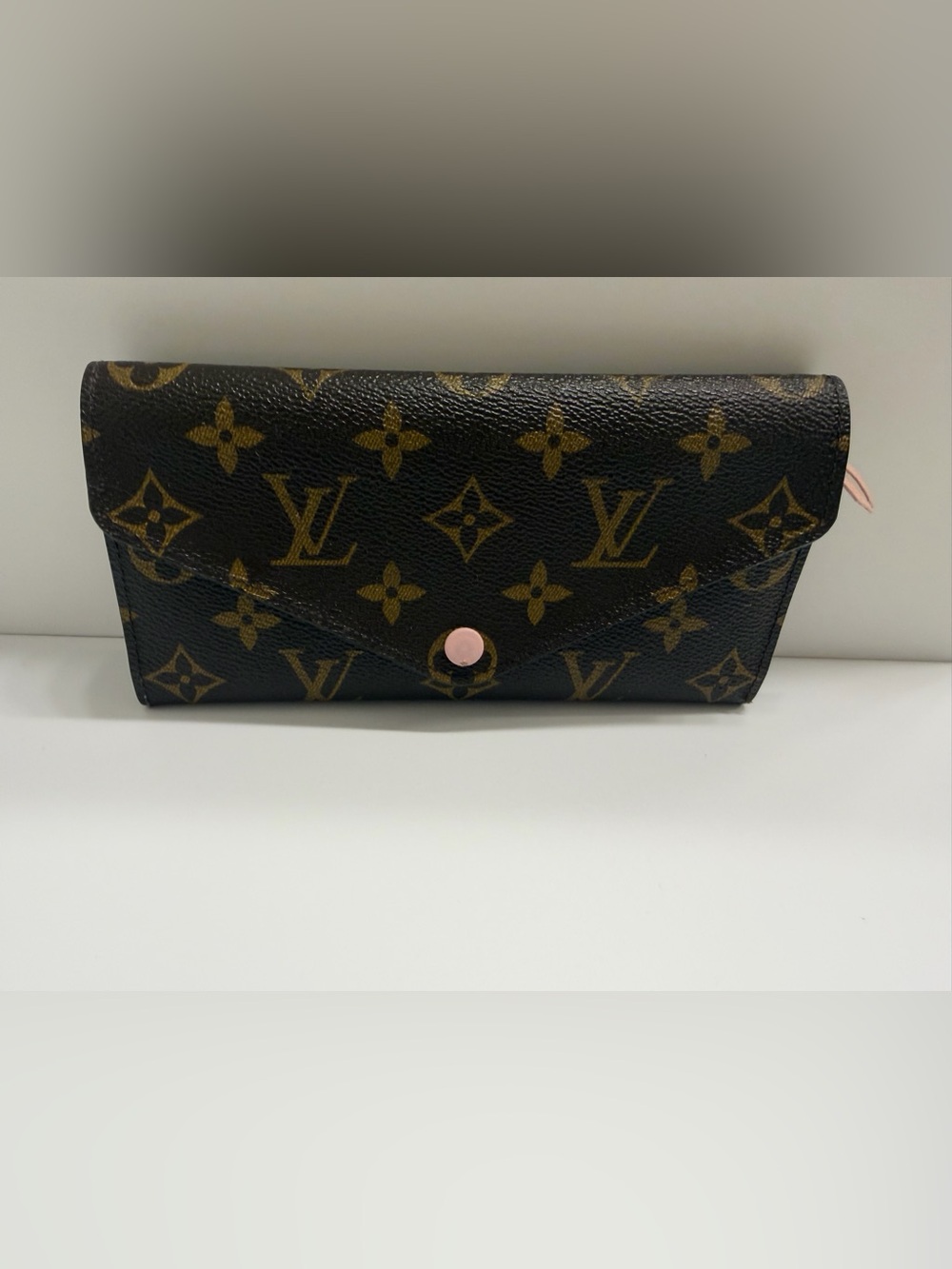LOUIS VUITTON Monogram Josephine Wallet in Rose Ballerine.
